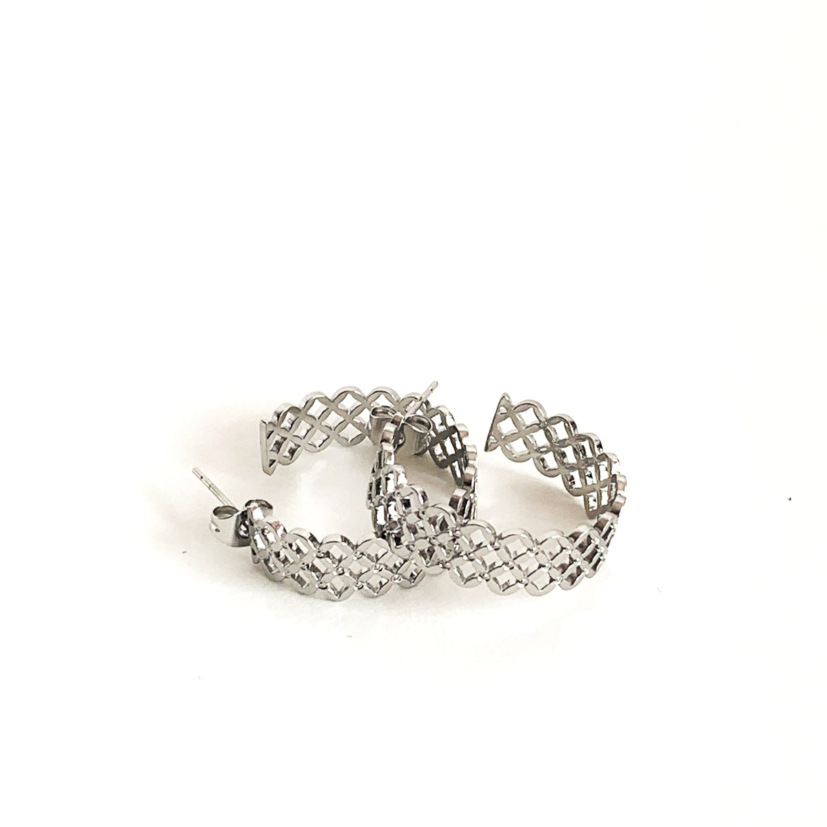 ピアス HYERES LOR Erite Silver (Y) Curve Emblem Earrings S HL5E1451 HYERES LOR】HERITER Curve Emblem Earrings(M)〜シンミナ着用